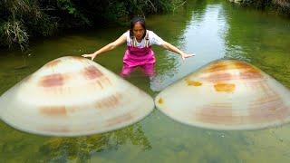 Here are exquisite river clams, as well as high-quality pearls