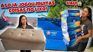 Uau! A loja jogou muitas coisas no lixo dos Estados Unidos!