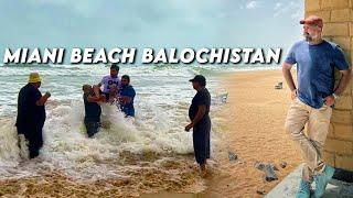 Miani Beach Per Picnic | Balochistan