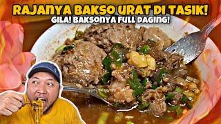 RIBUAN ORANG BERJUBEL DI BAKSO INI