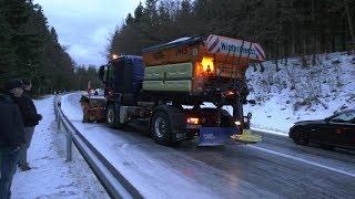 09.12.2017 (HO) Blitzeis in Oberfranken: Da rutscht selbst der Winterdienst