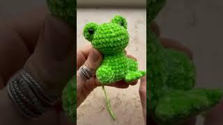 Chenille crochet frog princess amigurumi toy