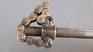 Cờ lê đa năng tự làm bằng xích và đai ốc. DIY multi-function wrench with motorcycle chain and nut.