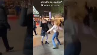 atamos en corto. . #londres #baile #calle #short