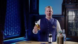 Braumeister Wolfgang Biendl stellt den Bayerischen Klassiker, das helle Weltenburger Lagerbier, vor