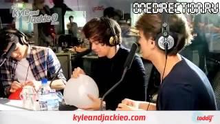 One Direction Play With Helium BalloonsRusSub]