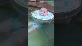 (뽀시래기 시절) 목욕탕 즐기는 써쥬 baby enjoying bath