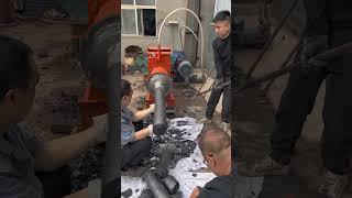 Extruder at work – how coal briquettes are pressed