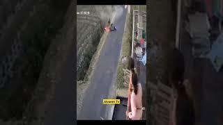 Cctv motor rem blong tabrak motor depannya #shorts #short #viral #laka #trending #youtubeshorts