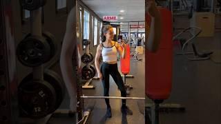 Sexy Arme? Ich zeig euch die perfekte Übung dafür! #definedarms #workoutforgirls