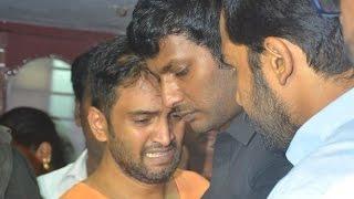 Vishal, Karthi pays his last respect to Santhanam's Father | Death Video