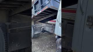 2001 International single axle dump EK Auctioneers