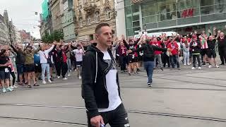 Fans des FC Rot-Weiß Erfurt ziehen im Sternmarsch durch die Stadt zum Stadion (27.08.2023)