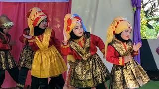 Tari india diva azzahra aryadi