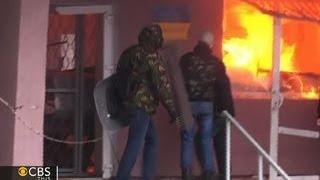 Ukraine standoff: Pro-Russian separatists seize more gov't buildings