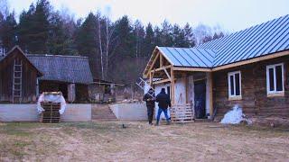 How ordinary people Live and build in the Belarusian Hinterland. Made a roof. Concreted the floor