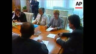 YUGOSLAVIA: YUGOSLAV PM CHAIRS ALL-PARTY MEETING