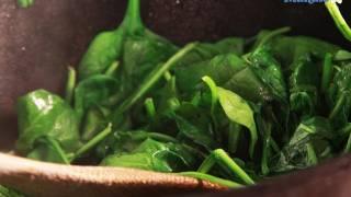 How to Make Simple Sauteed Spinach