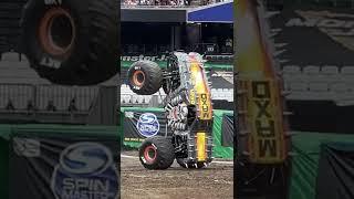 #monstertruck two wheels skills show #shorts #eterno #monsterjam #stunt #skills #motorsport