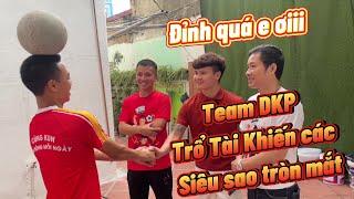 Team Đỗ Kim Phúc trổ tài bóng đá làm Cầu Thủ Quang Hải ĐT Việt Nam và Hồng Sơn trầm trồ ngưỡng mộ