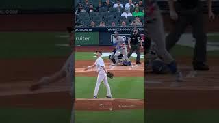 OSWALDO CABRERA ROBS A HR ON THE FIRST PITCH! #shorts #mlb