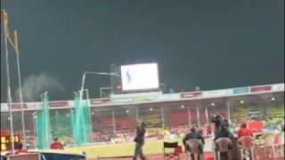 Pole vaulter breaks pole during Common Wealth Games