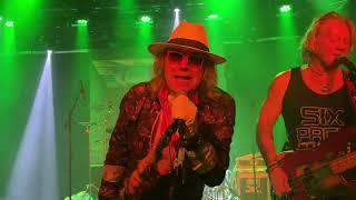 Fan Halen -Van Halen cover hot for teacher @ Baroeg 08-04-2023