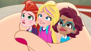 Griselle grabs Lila, Polly and Shani (from Polly Pocket) [Para-Giantess]