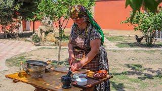 Xahiş Edirik Dəstək Olun | Nənə Çox Dadlı Badımcan Yeməyi Bişirdi