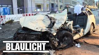 Taxi crasht in Taxi - Ein Toter in Hamburg