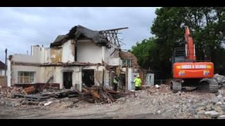 Bargate Homes, Manor Grange - Demolition time lapse of the Manor House pub