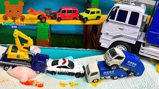 Garbage Trucks Make a Car Wash on a Highway! Let's Wash Cars!【Kuma's Bear Kids】