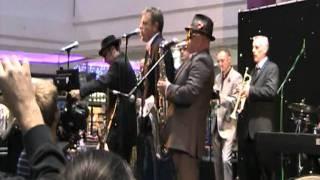 Lee Thompson Ska Orchestra with Suggs ~ Sit and Wonder / It Must be Love ( #15 )