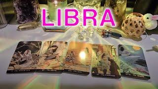 LIBRA  Alguém FOI COVARDE e SE AFASTOU DE VC POR MEDO DESSA PAIXÃO e acabou se apaixonando mais!