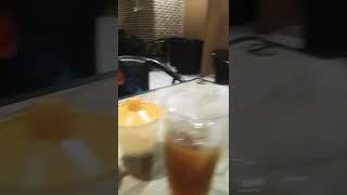 Suasana cafe malam hari | Yas Daily