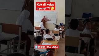 LOH.. KOK DI KELAS NYANYI²????