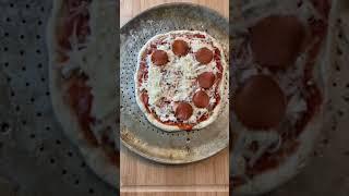 Pizza pepperoni con miel picante y rica en proteínas – ¡Un sabor increíble!