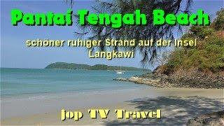 Spaziergang am Pantai Tengah Beach schöner ruhiger Strand auf der Insel Langkawi (Malaysia)