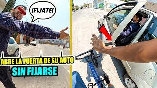 ¡ABRIÓ la puerta de su auto SIN FIJARSE y me le ESTAMPE!