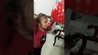 Alice Emily Play With Baloon 