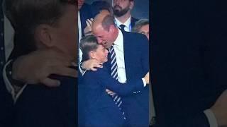 Prince George cheering with William and Catherine ️