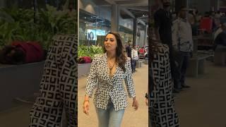 Srk Wife Gauri Khan Flaunts Her Cleavage In Open Blazer