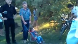 Астрахань. Михаил Долиев.  Посадка деревца в кремле