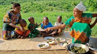 African Village Life#Cooking Delicious Organic Vegetables With Cornmeal For Dinner.