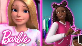 ¡BARBIE ESTÁ RODEADA DE PAPARAZZI!  Barbie y Barbie en plató | Clip
