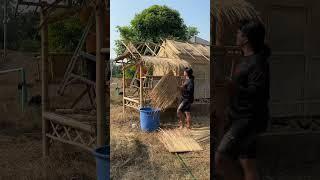 เปลี่ยนหลังคาแฝกกระท่อมบ้านอ้ายทิว | ถะโหล่โถ่ดาก