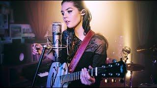 Elise Trouw - Burn (Live Loop Video)