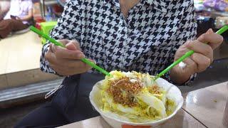 Rice Noodle With Fish Gravy , Fish Curry, & Chicken Curry -  Cambodian Popular Breakfast