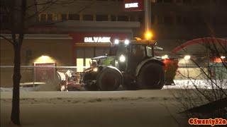 4K| Fendt 211 Vario Plowing Snow On Sidewalks