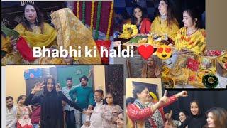 AAJ GAYE HAM BHABHI KO HALDI LAGANE  BARI BAHUT PYARI THI !!#haldi vlog#youtube #trending #shaadi